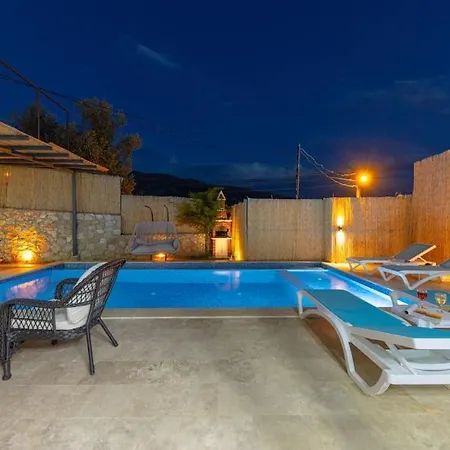 Villa Doga Icinde Havuzlu Lueks Maya