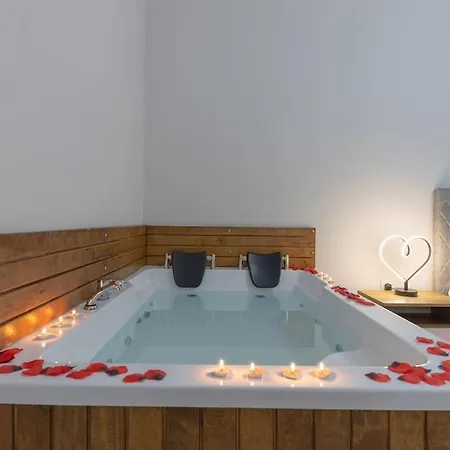 Villa Doga Icinde Havuzlu Lueks Maya