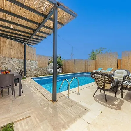 Villa Doga Icinde Havuzlu Lueks Maya