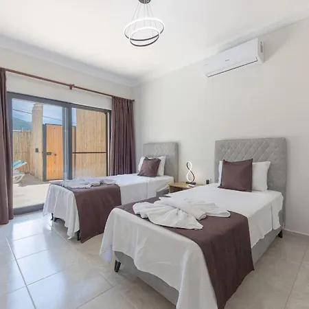 Villa Doga Icinde Havuzlu Lueks Maya *
