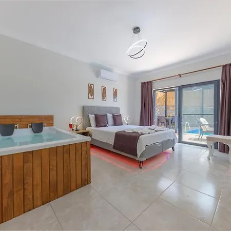 Villa Doga Icinde Havuzlu Lueks Maya