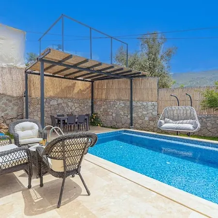 Villa Doga Icinde Havuzlu Lueks Maya